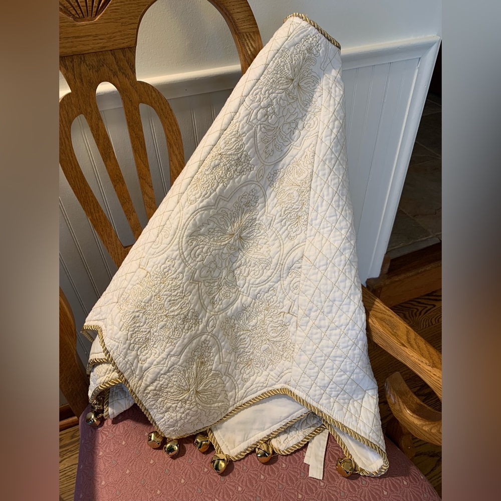 White & Gold Christmas Tree Skirt w/Bells